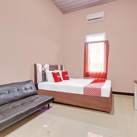 Oyo 90796 Hotel Mulya Indah Tambakmulya Dış mekan fotoğraf
