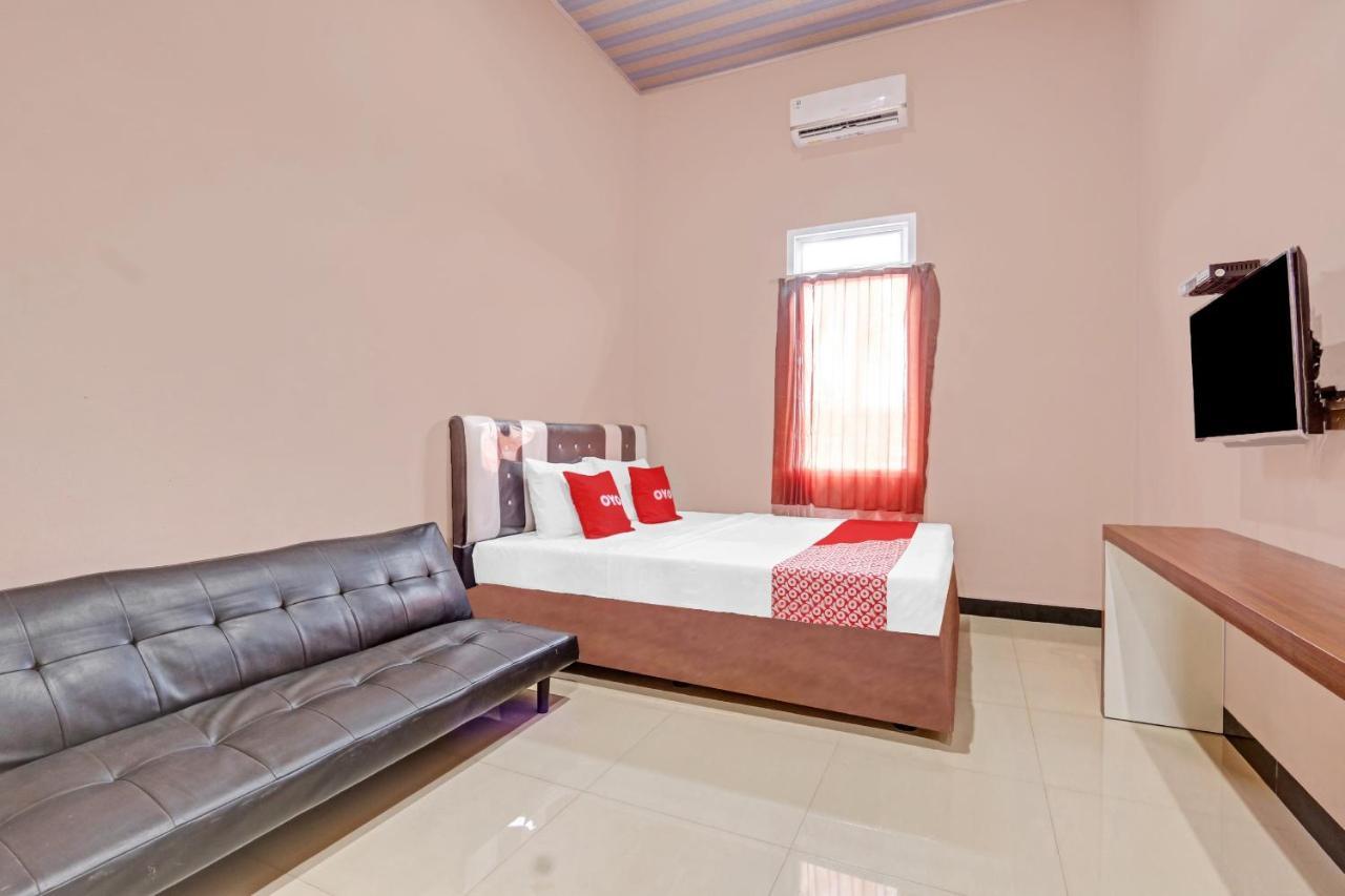Oyo 90796 Hotel Mulya Indah Tambakmulya Dış mekan fotoğraf